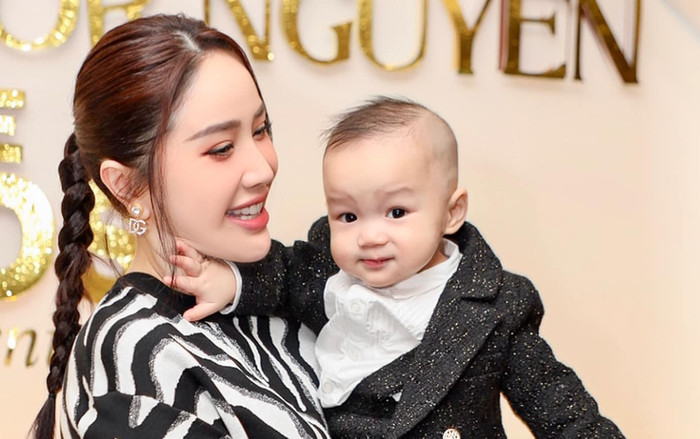 Bảo Thy khoe ảnh selfie đầu tiên của quý tử nhưng cái kết 'lạ lắm' Ảnh 2