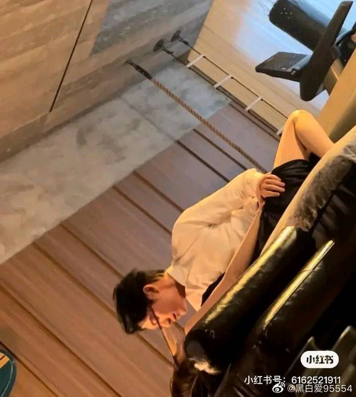 Bạch Lộc bị lộ ảnh giường chiếu với bạn trai, bạo thế nào mà khiến dân tình đỏ mặt? Ảnh 2