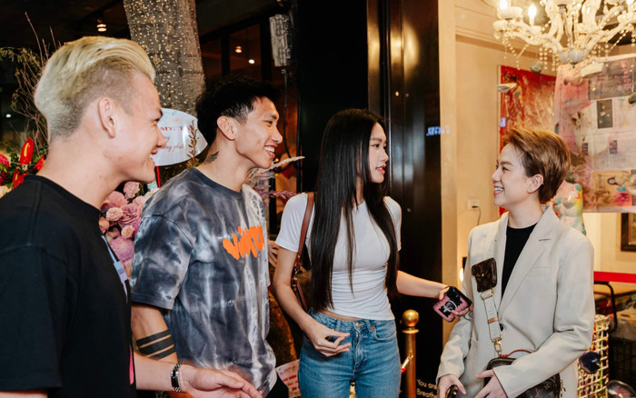 Đoàn Văn Hậu 'tay trong tay' cùng bạn gái đến chúc mừng Bảo Hân, nhan sắc Doãn Hải My gây chú ý! Ảnh 2