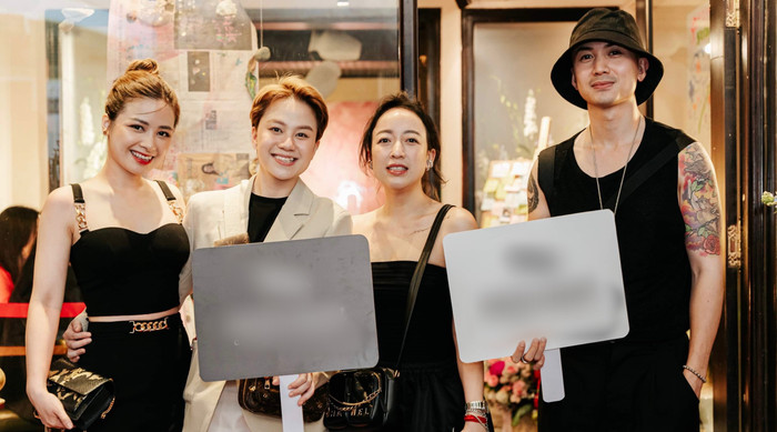 Dương Hoàng Yến và Hoàng Anh Vũ đến chúc mừng Bảo Hân.