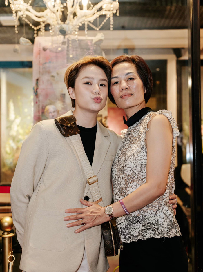 Bảo Hân và mẹ.