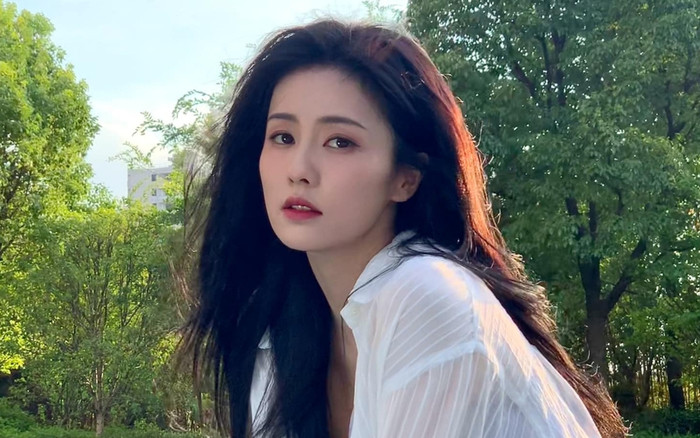 Không còn che giấu chuyện yêu đương, Bạch Lộc công khai ảnh nằm đè lên 'người ấy' Ảnh 2