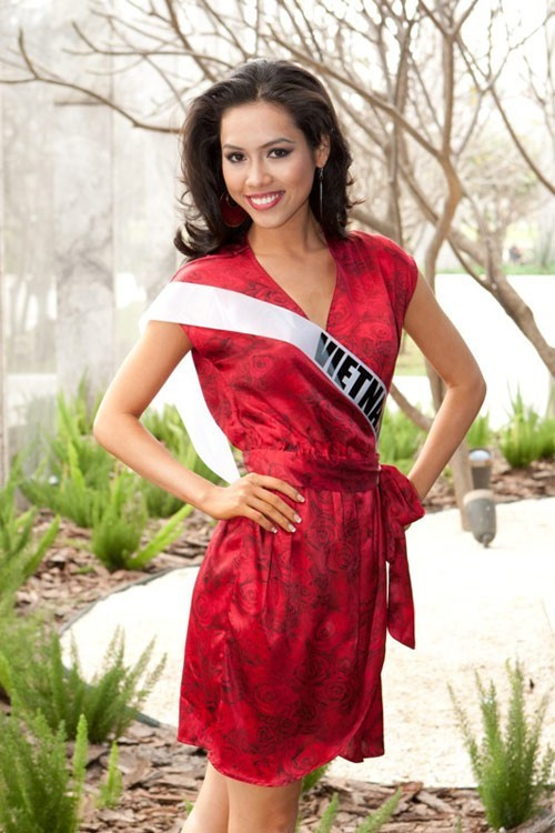 Vũ Hoàng My - đại diện Việt Nam tại Miss Universe 2011 là một trong số ít những cô gái có nền tảng tiếng Anh tốt nhưng cũng may mắn vẫn không mỉm cười với cô.&nbsp;
