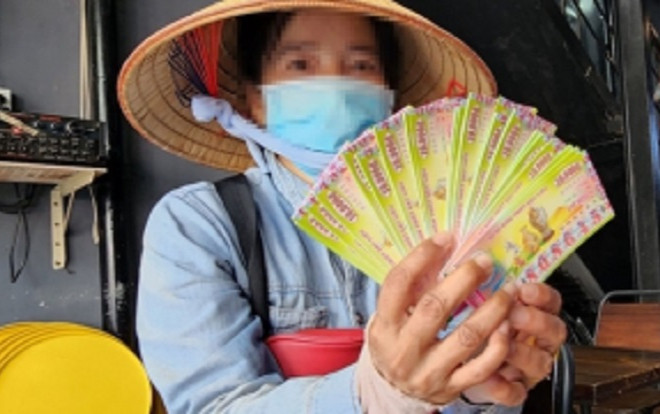 Dọn nhà, vợ 'chết lặng' khi phát hiện ra bí mật động trời chồng giấu kín trong tủ thờ Ảnh 2