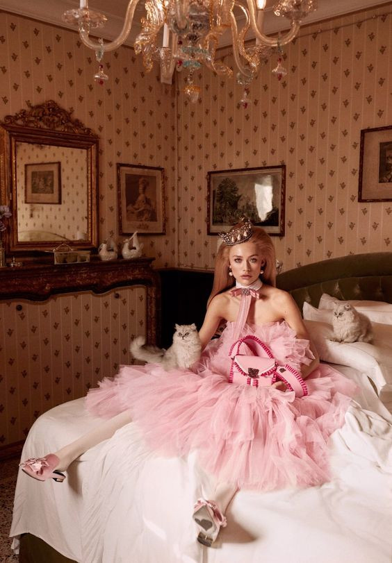 Coquette makeup: Xu hướng trang điểm siêu lãng mạn làm tan chảy trái tim phái đẹp Ảnh 1