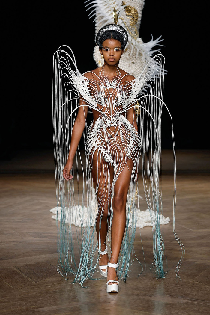 Chủ nghĩa siêu thực trong thời trang: Nghệ thuật đánh lừa thị giác phá bỏ mọi giới hạn Ảnh 9