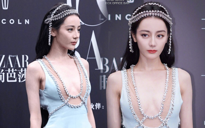 Địch Lệ Nhiệt Ba bị chỉ trích vì mê mặc váy xẻ, gặp thêm sự cố suýt 'muối mặt' tại sự kiện Ảnh 2