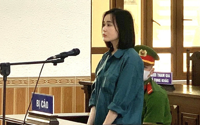 Hotgirl Tina Dương chuẩn bị hầu tòa, ngoại hình thay đổi gây chú ý Ảnh 2