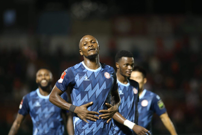 Mansaray lập cú đúp giúp CLB TPHCM thắng đậm cách biệt 5-1 trước CLB Đà Nẵng. Ảnh: CLB TPHCM