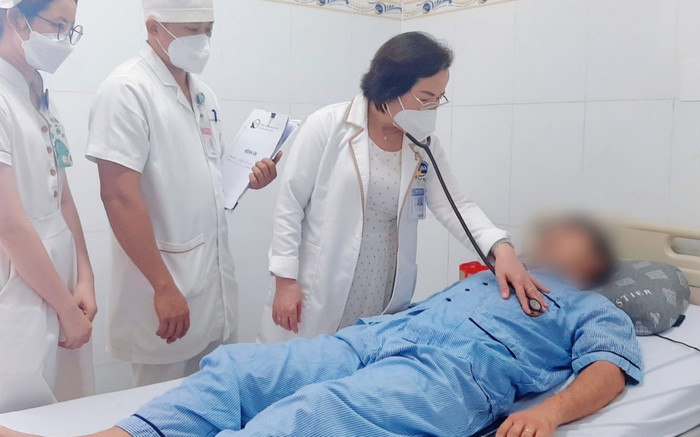 Sau khi uống rượu nam thanh niên nhập viện nguy kịch, trước đó từng có triệu chứng nhưng chủ quan Ảnh 2