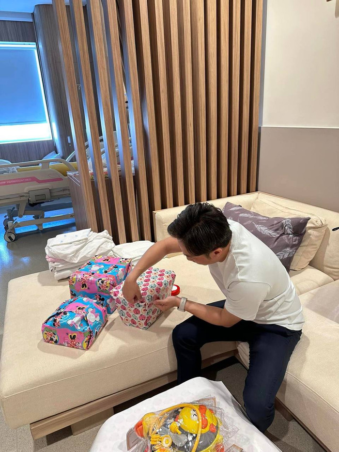 Cường Đô La tự tay chuẩn bị những món quà ý nghĩa cho 3 nhóc tỳ nhân ngày Quốc tế Thiếu nhi