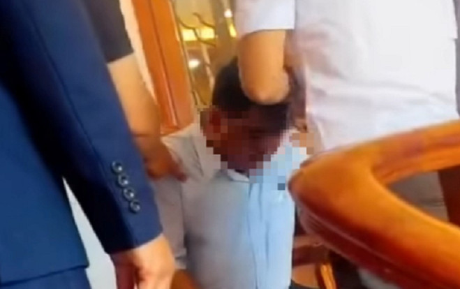 Giám đốc trung tâm văn hóa huyện bất ngờ ngã gục, đột tử khi đang phát biểu Ảnh 2