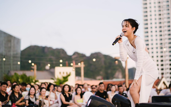 Phạm Quỳnh Anh hát lại 'siêu hit' một thời, phản ứng của khán giả có mặt khiến ai cũng bất ngờ Ảnh 2