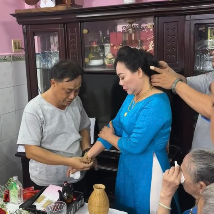 Cô dâu 60 tuổi quyết định lên xe hoa, ngày về nhà chồng được người đặc biệt tận tay trao vàng cưới Ảnh 3