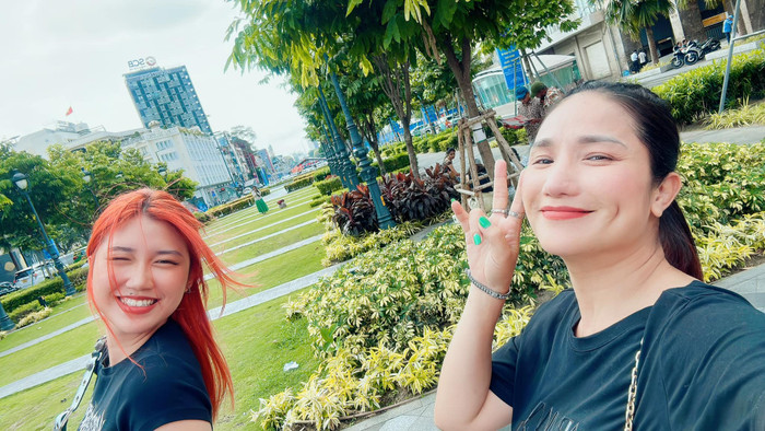 NSƯT Cát Tường hào hứng khoe ảnh selfie bên cạnh con gái Tường An