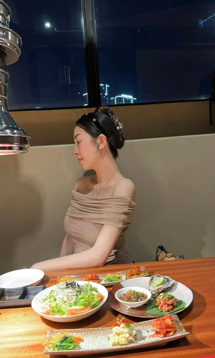 Chỉ sau vài tháng, Á hậu Thuý An đã nhanh chóng lấy lại vóc dáng thon gọn và cân đối 