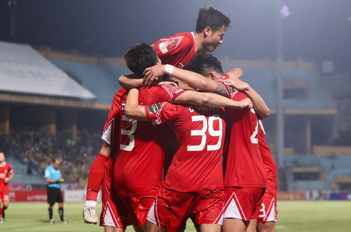 Tiền vệ Nguyễn Hoàng Đức chơi cực hay để giúp Viettel hạ SLNA với tỷ số đậm 3-0. Ảnh: Viettel FC