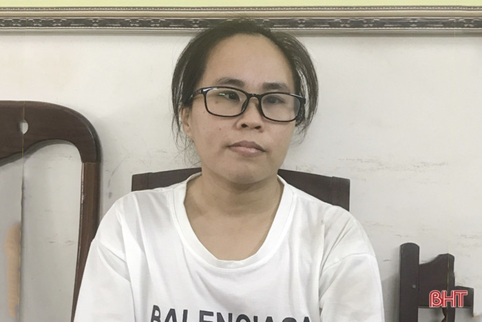 Nguyễn Thị Vân Anh tại cơ quan điều tra. (Ảnh: Báo Hà Tĩnh).