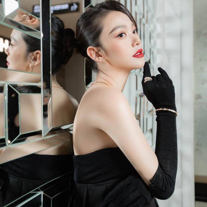  Minh Hằng 'lên đồ' sang chảnh dự sự kiện, visual của mẹ bầu gây chú ý Ảnh 1