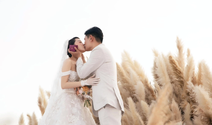  Minh Hằng 'lên đồ' sang chảnh dự sự kiện, visual của mẹ bầu gây chú ý Ảnh 8