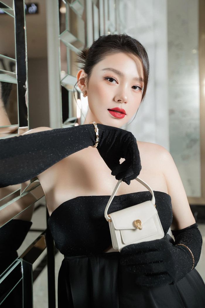  Minh Hằng 'lên đồ' sang chảnh dự sự kiện, visual của mẹ bầu gây chú ý Ảnh 3
