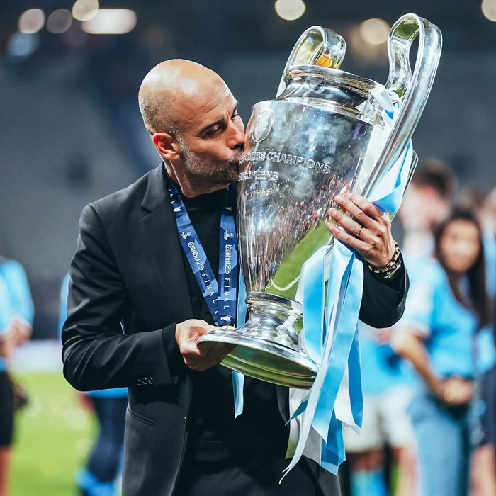 Pep Guardiola lập kỷ lục giành hai cú ăn ba với hai đội khác nhau. PEP giành cú ăn ba đầu tiên với Barcelona ở mùa 2008/2009 và Man City ở mùa giải năm nay. Đây là kỷ lục chưa từng có trong lịch sử bóng đá thế giới.