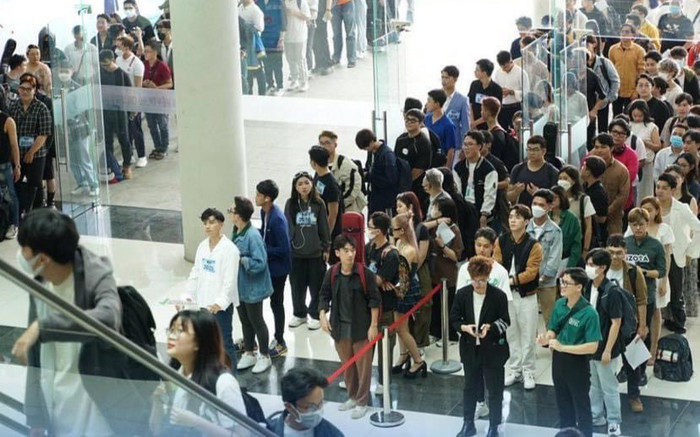 Lý do hàng ngàn thí sinh vượt đường xa, không ngại ngồi đợi đến tận 21 giờ đêm để casting Vietnam Idol? Ảnh 2