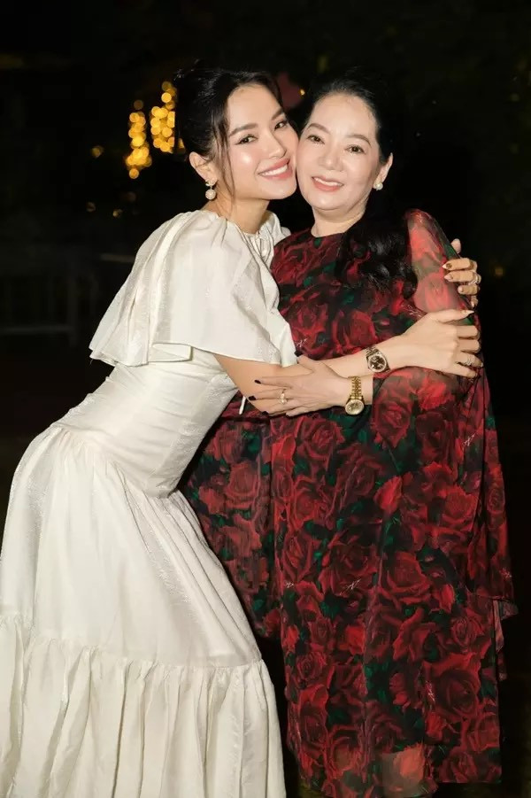  Sướng như Phương Trinh Jolie, có mẹ chồng tâm lý, được chồng 'cưng như trứng mỏng' Ảnh 1