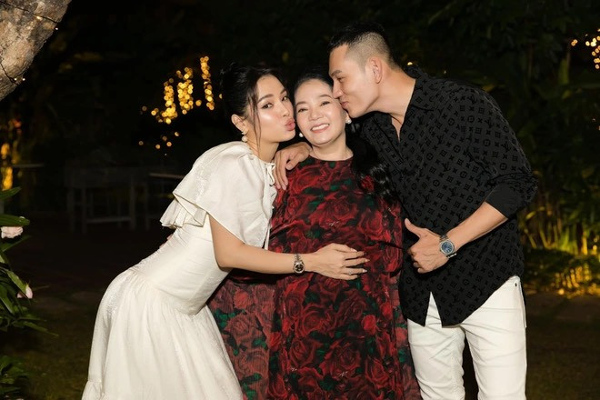  Sướng như Phương Trinh Jolie, có mẹ chồng tâm lý, được chồng 'cưng như trứng mỏng' Ảnh 2