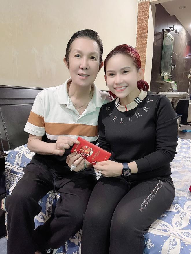 Nghệ sĩ Bình Tinh và ba nuôi NSƯT Vũ Linh.