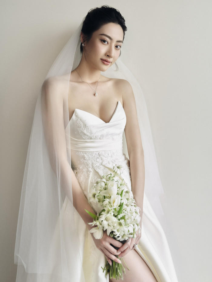  Lương Thùy Linh 'mê đắm lòng người' khi diện váy cưới, danh tính chú rể khiến fan tò mò? Ảnh 3