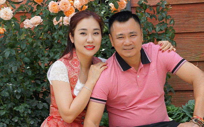 Bị nói sống giả tạo, bà xã nghệ sĩ Tự Long có phản ứng ra sao? Ảnh 2