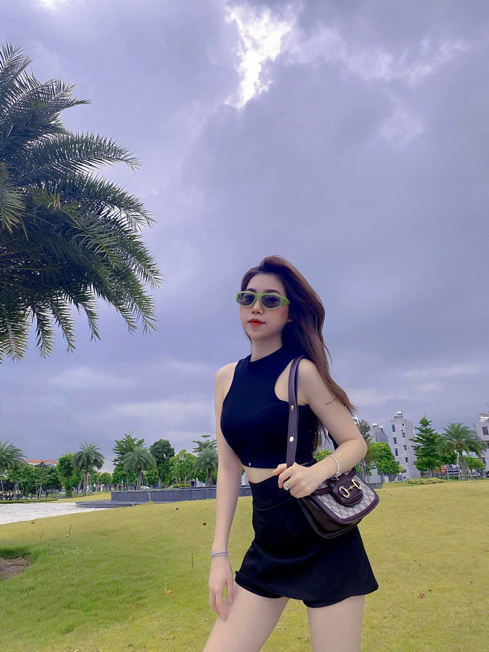 Dĩ nhiên, em gái Văn Toàn không quên đăng tải những tấm ảnh khoe vóc dáng cực chuẩn. Ảnh: FBNV