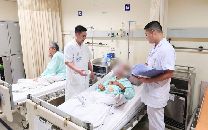 Đỡ đẻ cho lợn nái, người đàn ông nhập viện khẩn vì gặp tai nạn hy hữu ở vùng kín Ảnh 2