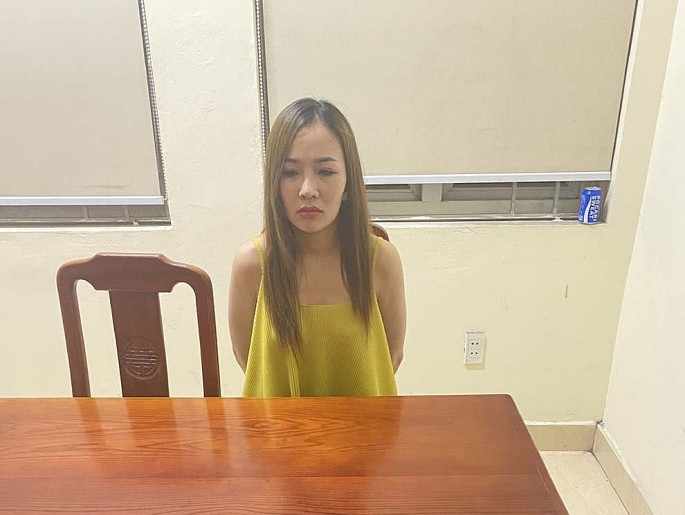 Đỗ Thị Tuyết Chinh tại cơ quan công an. (Ảnh: Pháp luật và Xã hội) 