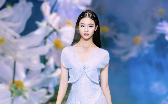 Mẫu nhí Minh Anh khoe nhan sắc ngọt ngào tựa nàng thơ Ảnh 2