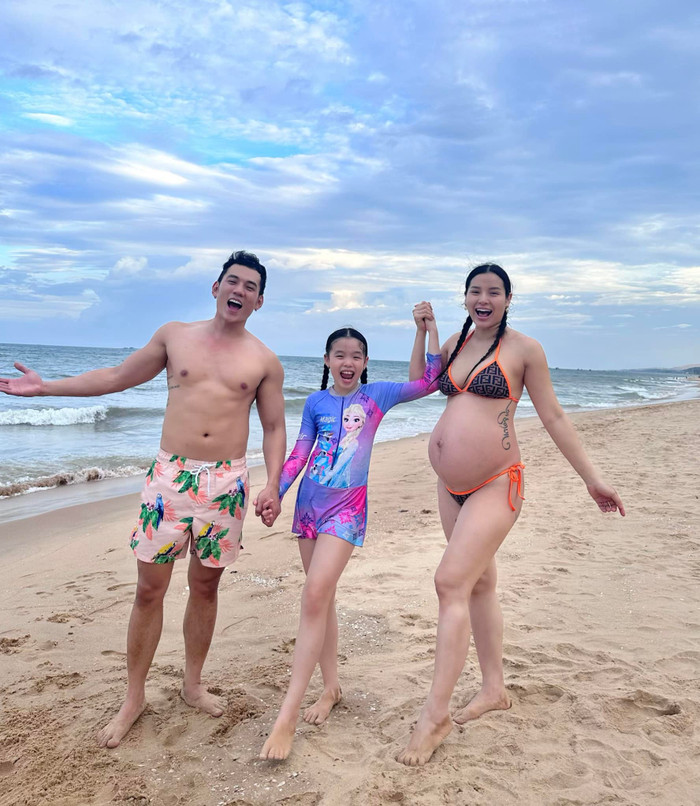 Phương Trinh Jolie diện bikini khoe bụng bầu vượt mặt những ngày cuối thai kỳ Ảnh 3