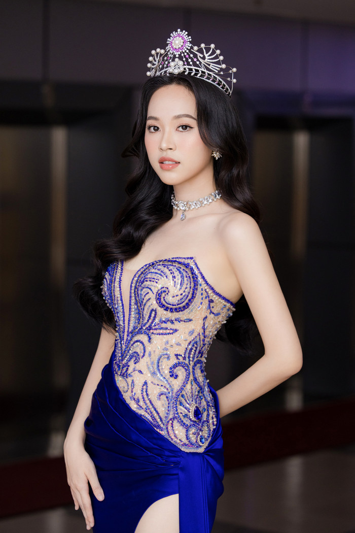  Đỗ Thị Hà thăng hoa cùng á hậu Thùy Linh: Chánh cung đã lên đầm thì đẹp khỏi bàn cãi Ảnh 9