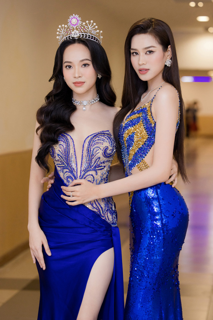 Đỗ Thị Hà thăng hoa cùng á hậu Thùy Linh: Chánh cung đã lên đầm thì đẹp khỏi bàn cãi Ảnh 5