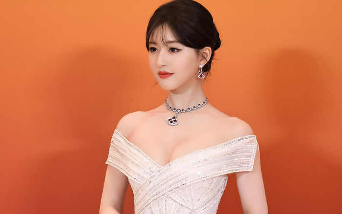 Đẹp lấn át cả mỹ nhân số 1 Hong Kong, hoá ra Triệu Lộ Tư đã nhờ tới người này Ảnh 2