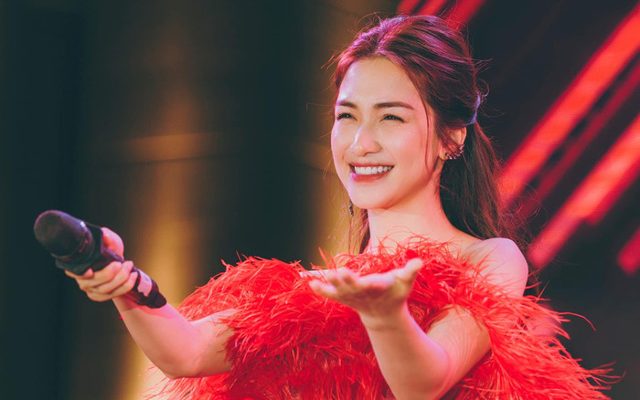 Được dân mạng yêu cầu hát tiếng Anh, Hòa Minzy bất ngờ tự nhận 'điểm yếu' của bản thân Ảnh 2