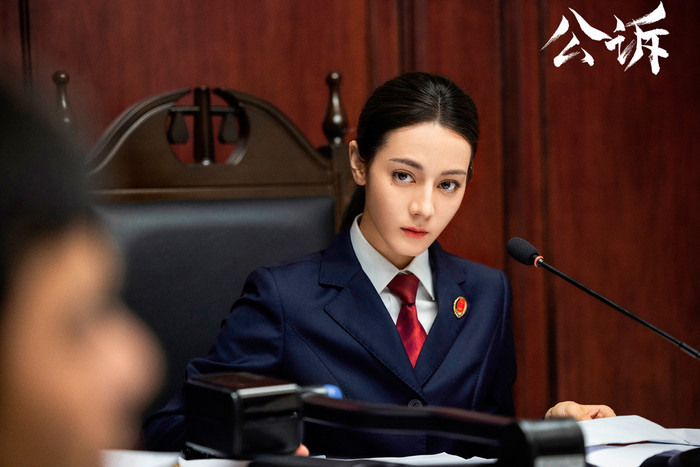  Địch Lệ Nhiệt Ba bị mắng lươn lẹo, diễn xuất có hạn nhưng cứ thích đổ thừa Ảnh 1