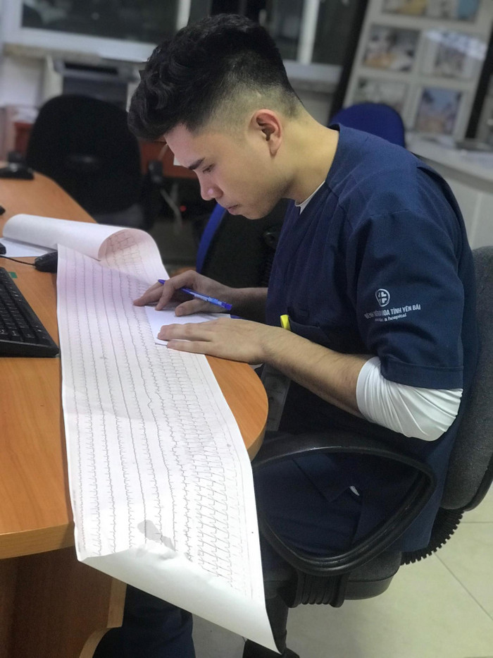  Bác sĩ bật dậy vì tiếng kêu thất thanh lúc nửa đêm của vợ bệnh nhân Ảnh 1
