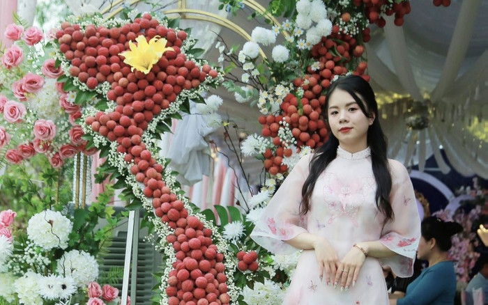 Mẹ cô dâu Bắc Giang chia sẻ về ý tưởng dùng 100kg vải thiều để làm cổng cưới cho con gái Ảnh 2