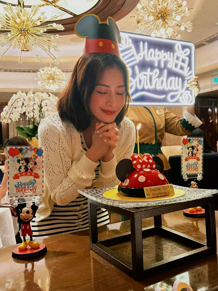 Chi Pu thể hiện sự hạnh phúc trước việc được tổ chức tiệc sinh nhật lần thứ 30 ở xứ Trung