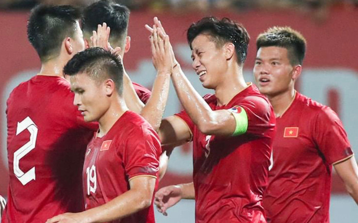 HLV Troussier thắng trận đầu tiên trong ngày bóng ba lần dội xà ngang của tuyển Việt Nam Ảnh 2