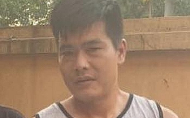 Phanh phui bí mật bên trong bọc nilon của gã trai ngồi trên vỉa hè vào cuối giờ chiều Ảnh 2