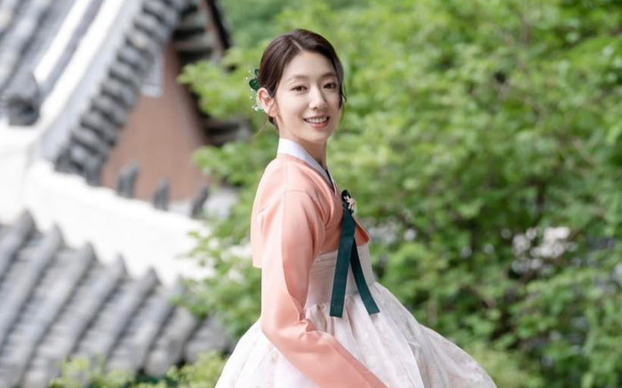 Park Shin Hye nền nã trong trang phục truyền thống, nhan sắc bà mẹ bỉm sữa gây thương nhớ Ảnh 2