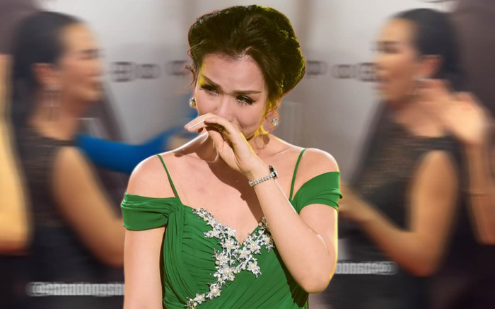 Võ Hạ Trâm loạng choạng, suýt ngã trên sân khấu sau khi hát: Chuyện gì đây? Ảnh 2