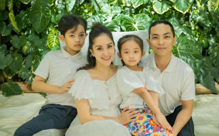 Hai con Khánh Thi - Phan Hiển bộc lộ năng khiếu giống hệt bố mẹ trong lúc ăn sáng Ảnh 2